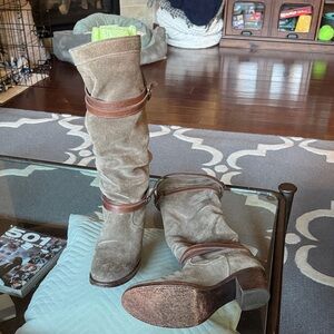 FRYE AND CO. Jane slouchy suede Heeled Boots taupe with Brown Straps